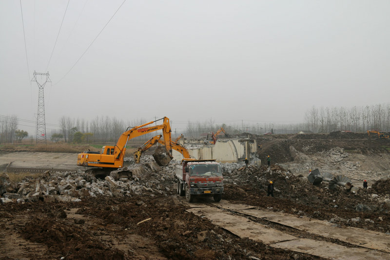 小潮河閘拆建工程快速推進 建筑物拆除作業(yè)正式啟動