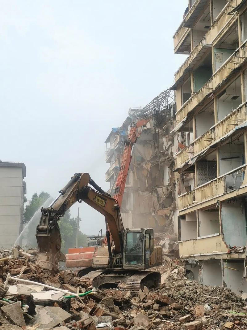 逆勢(shì)接盤！地方房企為何敢在樓市寒冬狂飆突進(jìn)？建筑物拆除作業(yè)背后的隱秘賬本